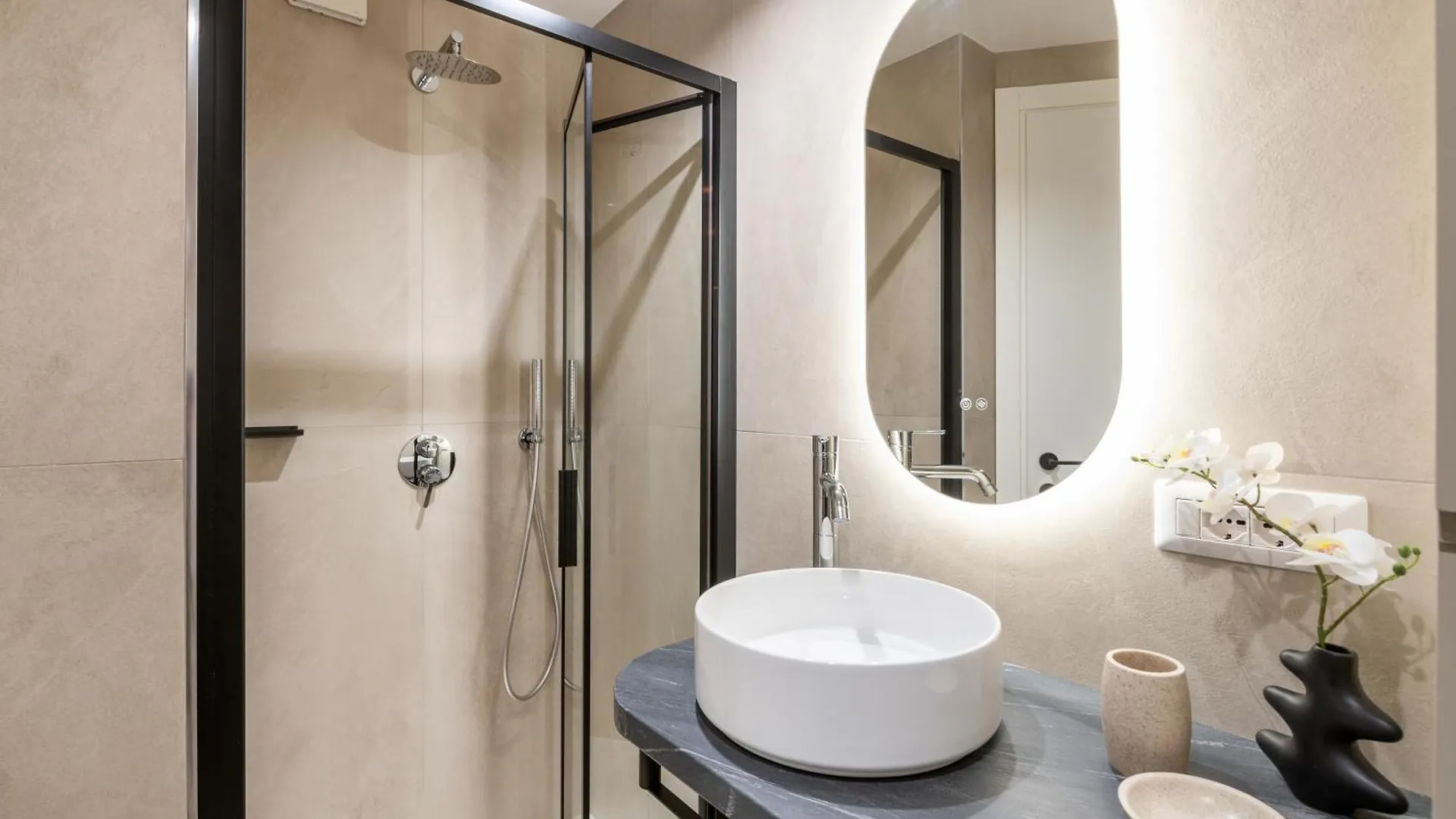 White Flat Termini Apartment Rome 0*,